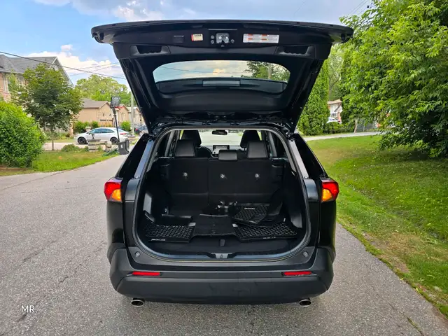 2019 Toyota RAV4 XLE Sunroof , Leather Heated Seats,Heated Steri in Cars & Trucks in City of Toronto - Image 10