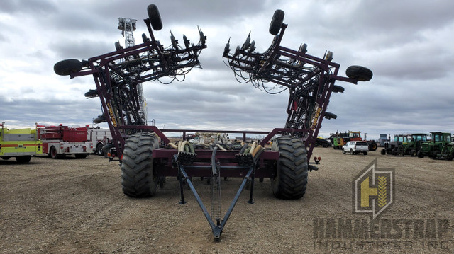 SEED HAWK 66 Ft Air Seeder Seed Drill in Farming Equipment in Edmonton - Image 4
