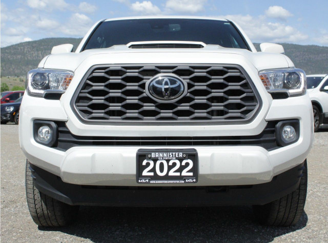 2022 Toyota Tacoma in Cars & Trucks in Penticton - Image 2