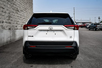 Heated Seats, Apple CarPlay, Android Auto, Blind Spot Monitoring, Lane Keep Assist! 6 LOCATIONS KING... (image 3)