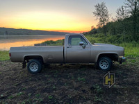 1985 Chevrolet C10 1/2 Ton 2WD Square Body Pickup Truck Fully loaded Excellent paint, clean inside a... (image 5)