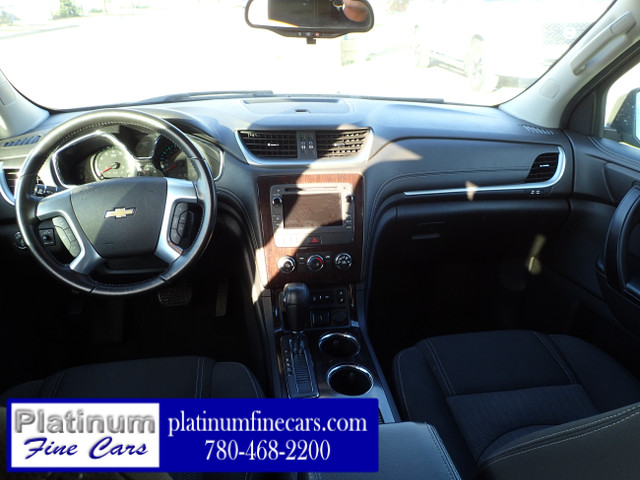 2016 Chevrolet Traverse LT AWD in Cars & Trucks in Edmonton - Image 4