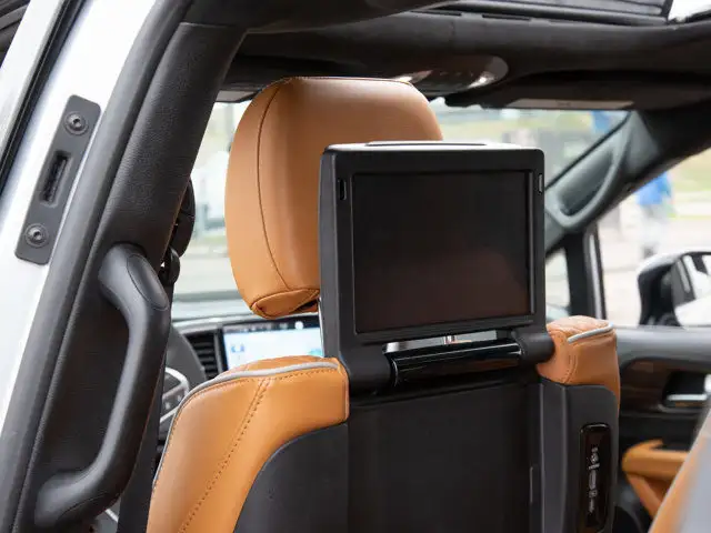 2023 Chrysler Pacifica Hybrid Pinnacle in Cars & Trucks in Calgary - Image 15