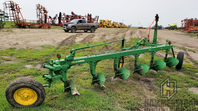 John Deere 3100 6 Bottom Breaking Plow in Farming Equipment in Edmonton - Image 4