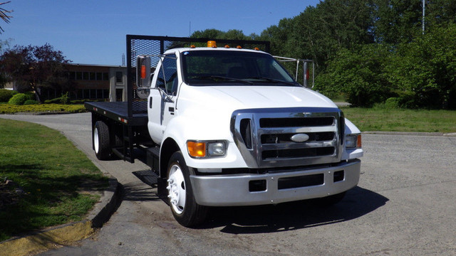 2006 Ford F650 16 Foot Flat Deck in Cars & Trucks in Delta/Surrey/Langley - Image 2