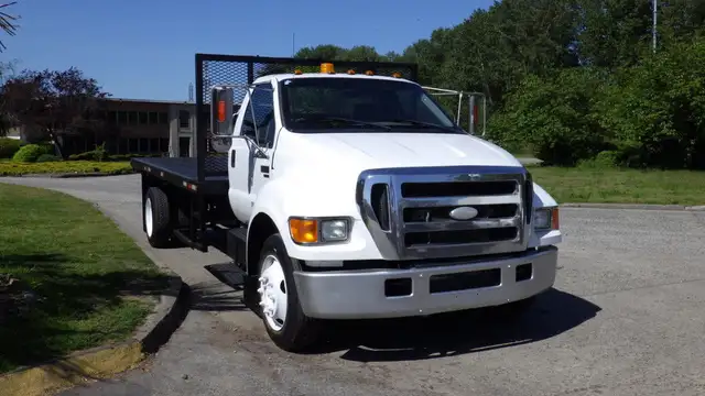 2006 Ford F650 16 Foot Flat Deck in Cars & Trucks in Delta/Surrey/Langley - Image 3
