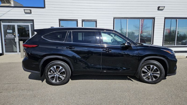 2021 Toyota Highlander XLE in Cars & Trucks in Calgary - Image 4