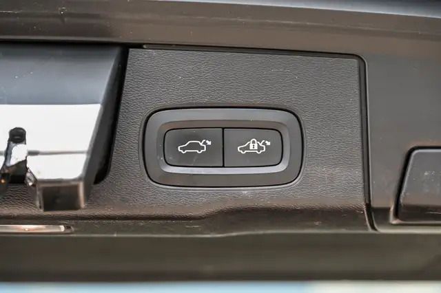2021 Volvo XC60 in Cars & Trucks in City of Montréal - Image 21