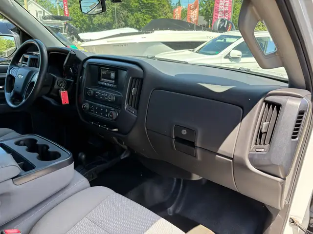 2015 Chevrolet Silverado 1500 LS 8' Box! 4x4! in Cars & Trucks in Moncton - Image 15