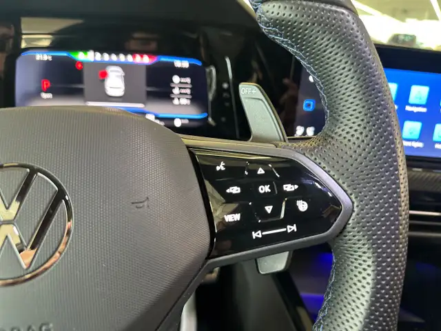 2024 Volkswagen Golf R R Sunroof and Carbon pack in Cars & Trucks in Laval / North Shore - Image 19