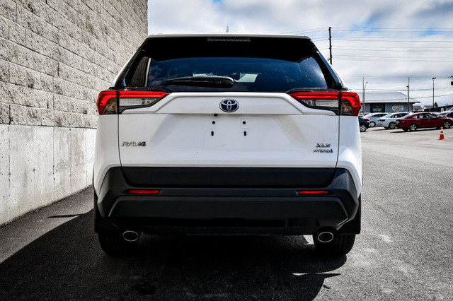 2021 Toyota RAV4 Hybrid XLE • SUNROOF • POWER LIFTGATE • HEATED  in Cars & Trucks in Ottawa - Image 4