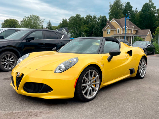2016 Alfa Romeo 4C SPIDER *TRACK PACK* ECHAPP SPORT *GR. CARBON  in Cars & Trucks in Laurentides