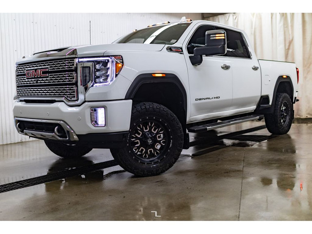 2022 GMC SIERRA 2500HD 4x4 Crew Cab Denali Diesel Leather Nav 4" in Cars & Trucks in Grande Prairie - Image 3