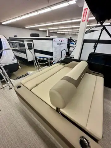2023 Berkshire Pontoons 24 UL CTS 3.0 in Powerboats & Motorboats in Winnipeg - Image 14