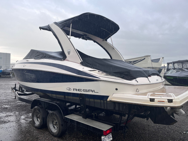 2015 REGAL 2550 V8 Mercruiser V8 in Powerboats & Motorboats in Lac-Saint-Jean - Image 4