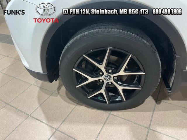 2017 Toyota RAV4 AWD SE - Navigation - Sunroof in Cars & Trucks in Winnipeg - Image 3