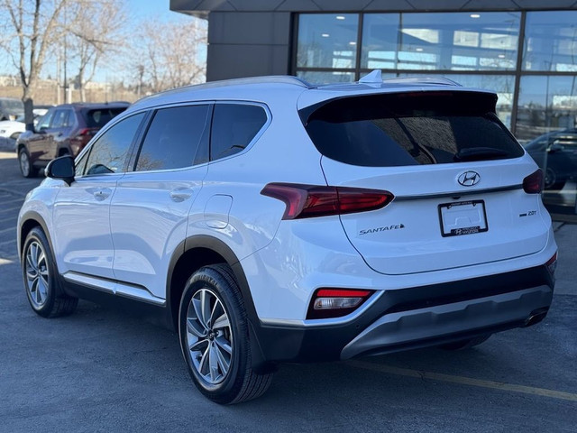  2020 Hyundai Santa Fe PREFERRED w/ SUNROOF / LEATHER / AWD in Cars & Trucks in Calgary - Image 4