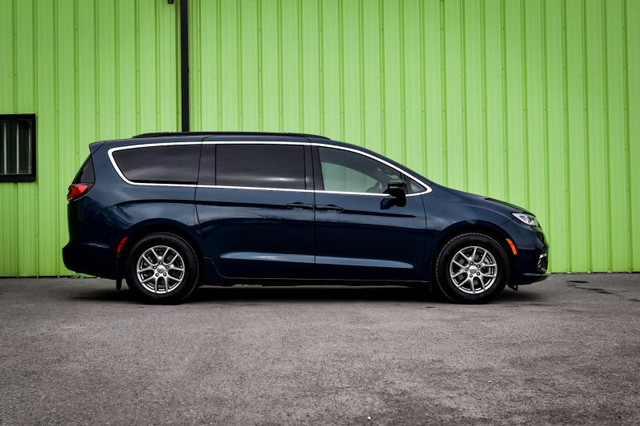 2022 Chrysler Pacifica Touring - Heated Seats in Cars & Trucks in Ottawa - Image 2