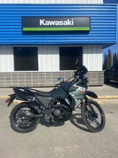 Engine Type: Single-Cylinder Displacement: 39.8 cu. in. (652 cc) Bore and Stroke: Bore: 3.94 in. (10...