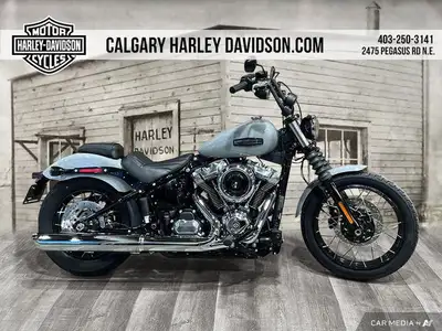 Born to be yours. The Street Bob is a lean, mean bobber with mini-ape handlebars, mid-mounted foot c...