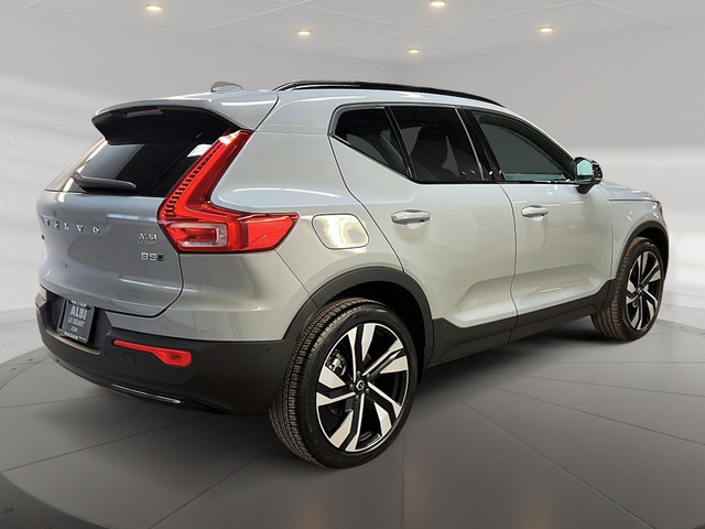 2025 Volvo XC40 B5 PLUS DARK CUIR TOIT PANO NAV 4RM in Cars & Trucks in Laval / North Shore - Image 4