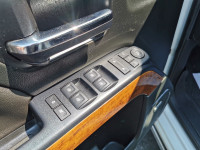 • Power_Steering • Power_Brakes • Power_Windows • Power_Mirrors • Power_Locks • Keyless_Entry • Air_... (image 9)