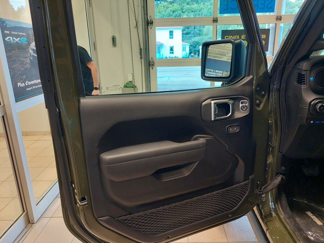 2024 Jeep Wrangler 4xe RUBICON in Cars & Trucks in Lévis - Image 4