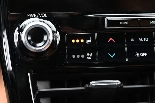 2021 Toyota Highlander 2021 LIMITED + AWD + GPS + CUIR + TOIT +  in Cars & Trucks in Longueuil / South Shore - Image 25