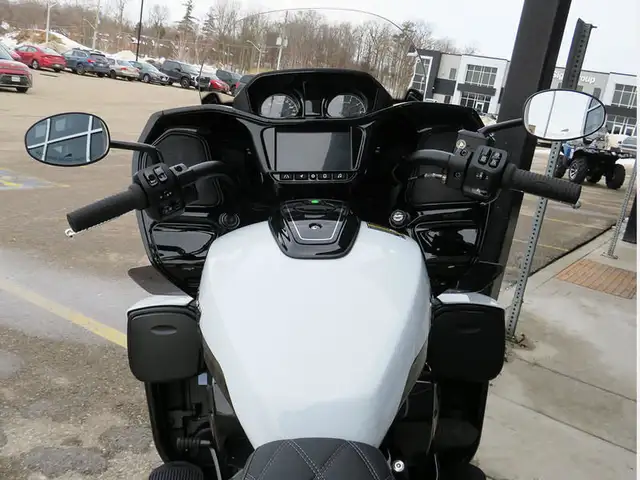 2025 Indian Motorcycle Pursuit Dark Horse 112 Ghost White Metall in Street, Cruisers & Choppers in Cambridge - Image 7