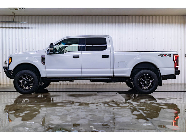  2019 Ford F-350 4x4 Crew Cab XLT Leather Aftermarket Exhaust in Cars & Trucks in Calgary - Image 3
