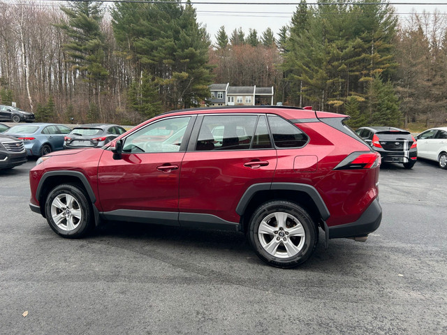 2019 Toyota RAV4 LE in Cars & Trucks in Sherbrooke - Image 4