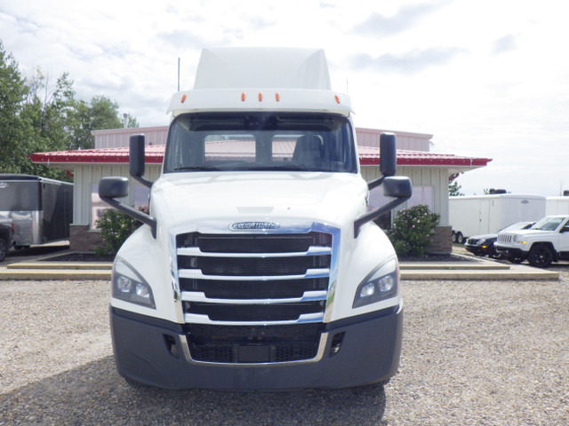 2019 Freightlliner Cascadia Evolution Heavy Truck Day Cab #4113 in Heavy Trucks in Edmonton - Image 3