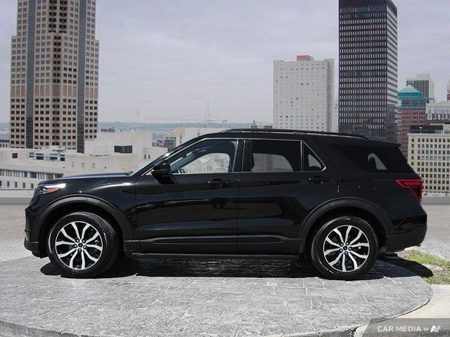 2022 Ford Explorer ST-Line 4WD | No Accidents | Captain Seats in Cars & Trucks in Calgary - Image 3