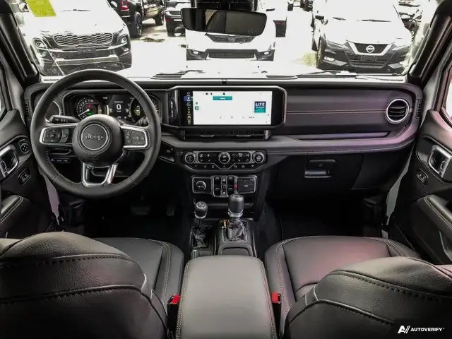 2024 Jeep Wrangler 4xe Sahara | Plug-in Hybrid | Sky One Touch dans Autos et camions dans Calgary - Image 27