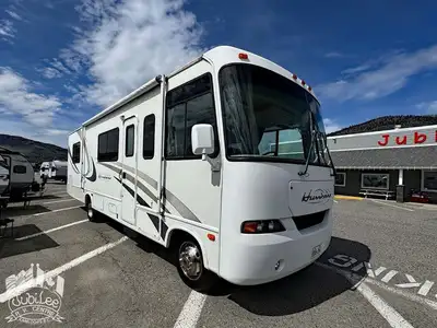 2004 Hurricane 30Q Interior Features Air Conditioning Stay cool and comfortable on warm days Refrige...