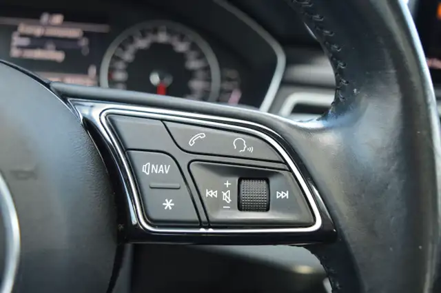 2017 Audi A4 4dr Sdn Auto Komfort quattro in Cars & Trucks in Markham / York Region - Image 23