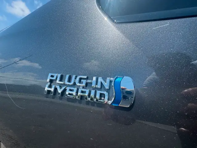 2020 Toyota Prius Prime XLE dans Autos et camions dans Ottawa - Image 7