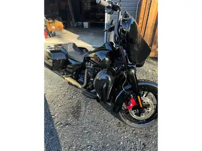 . 2017 Harley-Davidson FLHXS STREET GLIDE HARLEY DAVIDSON STREET GLIDE FLHXS 2017 20000KM C-1694 STA...