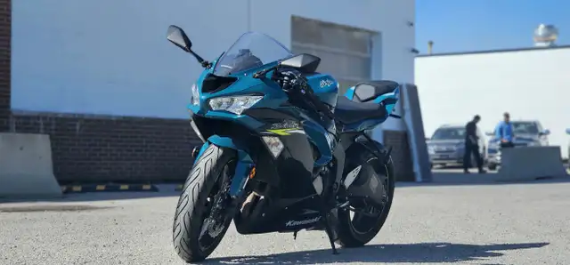 2021 Kawasaki NINJA ZX-6R | $0 Down, EVERYONE APPROVED! in Sport Bikes in Calgary - Image 2