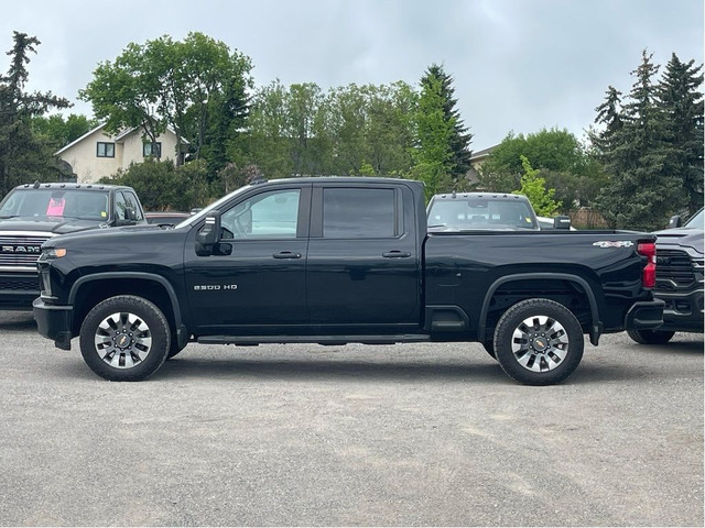 2022 Chevrolet SILVERADO 2500HD Custom 6.6L Duramax Diesel | Run in Cars & Trucks in Calgary - Image 2