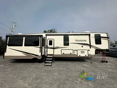 Forest River Wildwood Heritage Glen fifth wheel 369BL highlights: Middle Bunkhouse Deluxe French Doo...