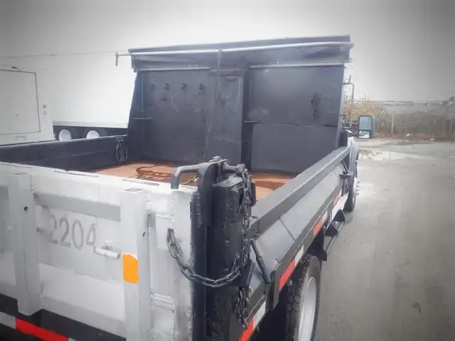 2008 ford F-550 Dump Box 2WD in Heavy Trucks in Richmond - Image 23