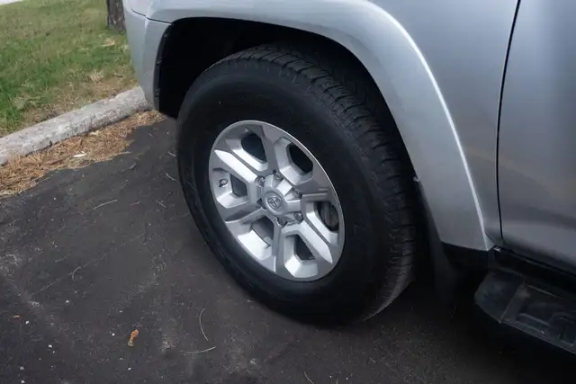 2020 Toyota 4Runner SR5 4WD, Sunroof, Alloy Wheels, Rear View Ca in Cars & Trucks in Oakville / Halton Region - Image 11
