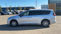 EXECUTIVE CROSSTOWN DEMO! This 2024 CHRYSLER VOYAGER LX has the following options Cloth Bucket Seats... (image 4)