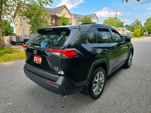 2019 Toyota RAV4 XLE Sunroof , Leather Heated Seats,Heated Steri in Cars & Trucks in City of Toronto - Image 6