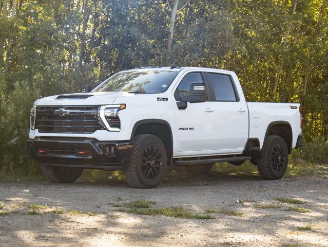 2025 Chevrolet Silverado 2500HD LT in Cars & Trucks in Edmonton - Image 3
