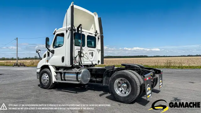2017 FREIGHTLINER CASCADIA CA113DC DAY CAB in Heavy Trucks in Chilliwack - Image 6