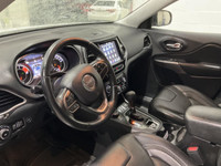 // VUS BLANC, 4X4, INTÉRIEUR NOIR, 83 380 KM, CHEZ AUTOSTUDIO 72 À MIRABEL //Le Jeep Cherokee 2019 v... (image 9)