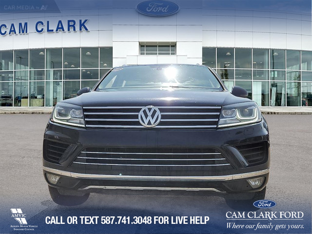2015 Volkswagen Touareg 3.6L Sportline MOONOROOF | LEATHER |... in Cars & Trucks in Red Deer - Image 2