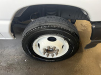 FORD E-450 CUBE 16 PIEDS 176 WB MOTEUR 7.3L DIFFERENTIEL 4.56 BLANC 14,000 GVWR PACKAGE EN PARFAITE... (image 5)